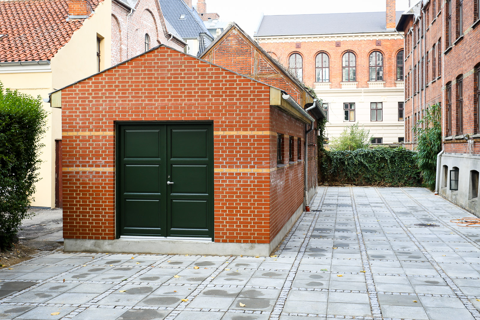 Nyt cykelhus og renovering af gården